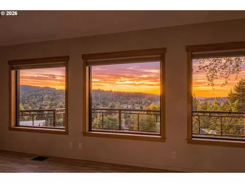 Living - 3540 Onyx St, Eugene, OR 97405 photo 3 of 6