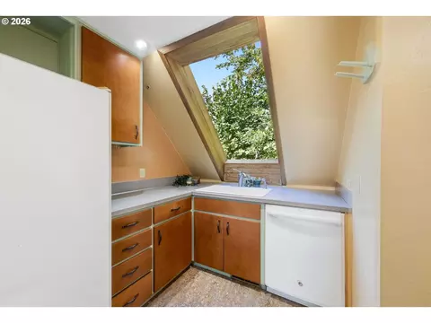 Kitchen - 3540 Onyx St, Eugene, OR 97405 photo 1 of 4