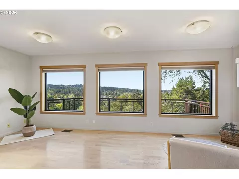 Living - 3540 Onyx St, Eugene, OR 97405 photo 2 of 6