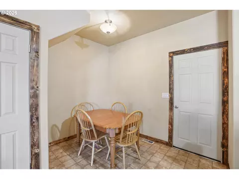 Dining - 38508 Galway St, Sandy, OR 97055 photo 1 of 2