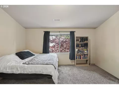Bedroom - 38508 Galway St, Sandy, OR 97055 photo 1 of 6