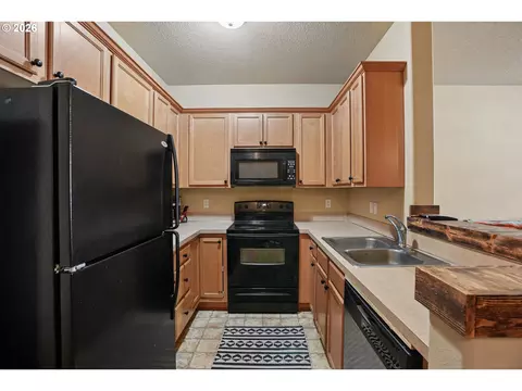 Kitchen - 38508 Galway St, Sandy, OR 97055 photo 1 of 2