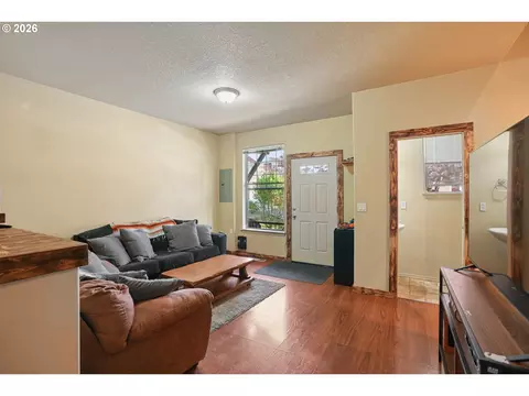 Living - 38508 Galway St, Sandy, OR 97055 photo 2 of 3