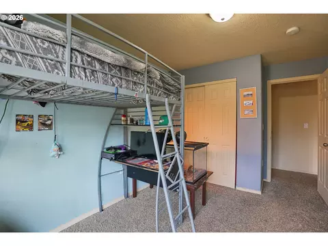 Bedroom - 38508 Galway St, Sandy, OR 97055 photo 6 of 6