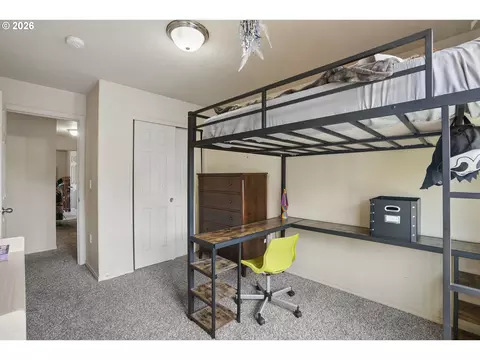 Bedroom - 38508 Galway St, Sandy, OR 97055 photo 4 of 6