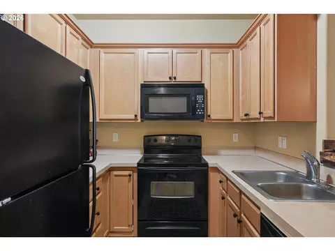 Kitchen - 38508 Galway St, Sandy, OR 97055 photo 2 of 2