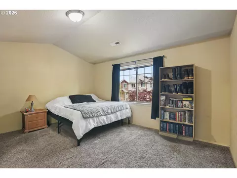 Bedroom - 38508 Galway St, Sandy, OR 97055 photo 2 of 6
