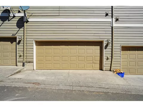 Exterior - 38508 Galway St, Sandy, OR 97055 photo 3 of 3