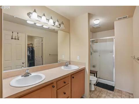 Bath - 38508 Galway St, Sandy, OR 97055 photo 2 of 2