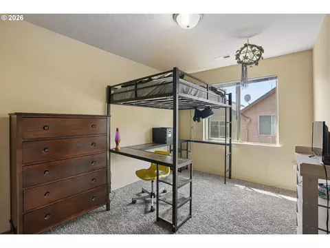 Bedroom - 38508 Galway St, Sandy, OR 97055 photo 3 of 6