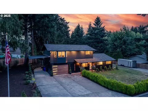 19751 Falcon Dr, Oregon City, OR 97045