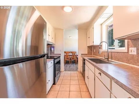 2410 Gilham Rd, Eugene, OR 97408 photo 19