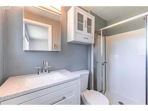2410 Gilham Rd, Eugene, OR 97408 photo 17