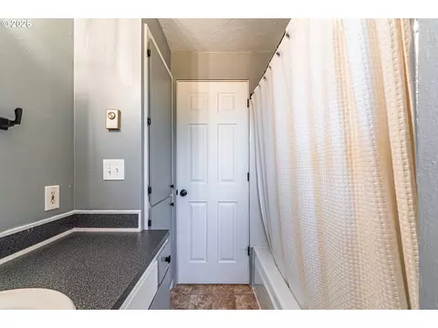 2410 Gilham Rd, Eugene, OR 97408 photo 12