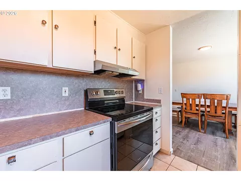 2410 Gilham Rd, Eugene, OR 97408 photo 20
