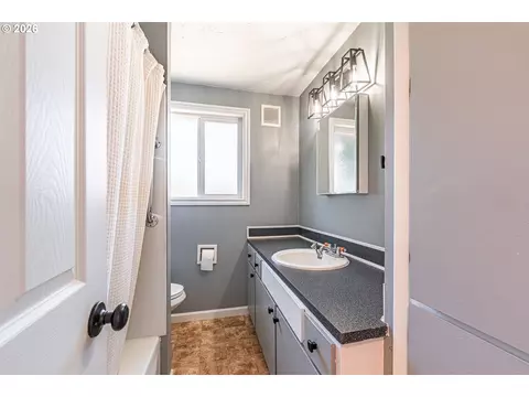 2410 Gilham Rd, Eugene, OR 97408 photo 11