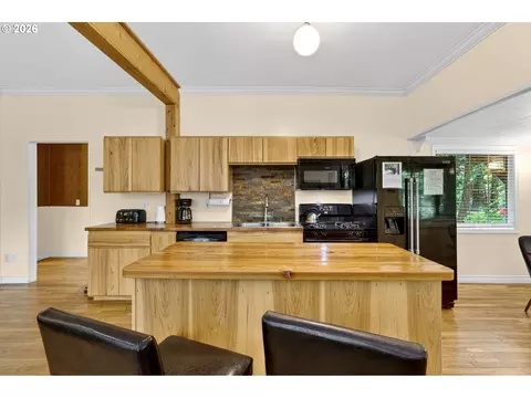 Kitchen - 69458 E Vine Maple Dr, Rhododendron, OR 97049 photo 3 of 3