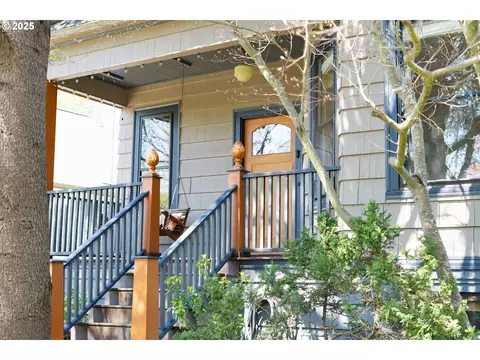 3745 SE Main St, Portland, OR 97214