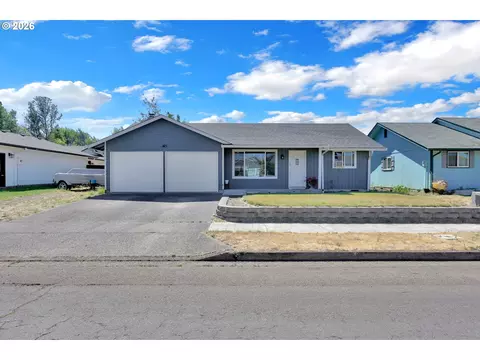 326 38th Pl, Springfield, OR 97478 photo 2