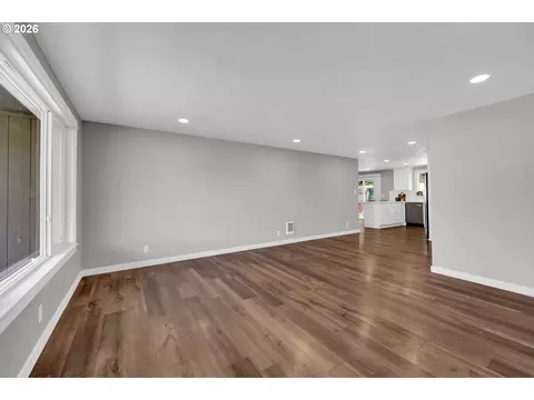 326 38th Pl, Springfield, OR 97478 photo 8
