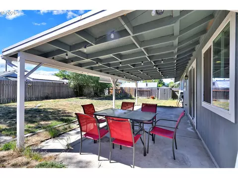 326 38th Pl, Springfield, OR 97478 photo 35