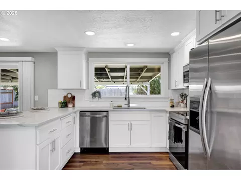 326 38th Pl, Springfield, OR 97478 photo 11