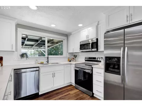326 38th Pl, Springfield, OR 97478 photo 12