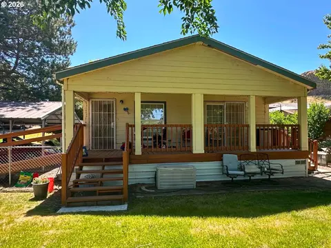 82276 Hat Rock Rd, Hermiston, OR 97838