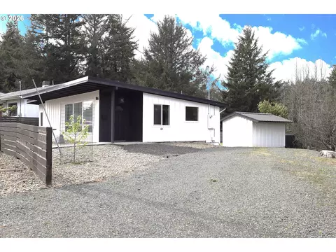 1166 Winsor Ave, North Bend, OR 97459