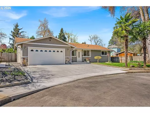 180 Woodcrest Ct, Woodburn, OR 97071