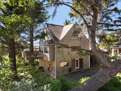 164 E Susitna St, Cannon Beach, OR 97110