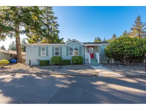 435 Shorepines Ave, Coos Bay, OR 97420