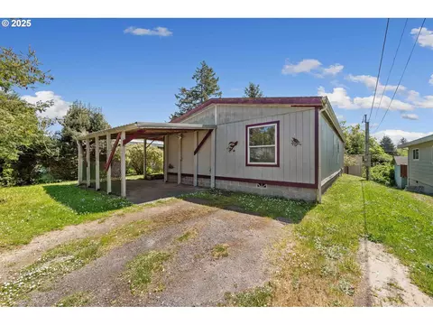2181 Lewis St, North Bend, OR 97459
