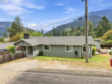 611 Fairchild St, Canyonville, OR 97417