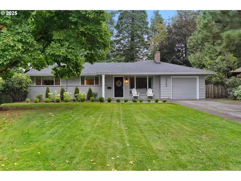 2060 SW Knollcrest Dr, Portland, OR 97225