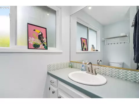 Bath - 1500 Norkenzie Rd, Eugene, OR 97401 photo 1 of 1
