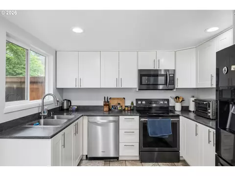Kitchen - 1500 Norkenzie Rd, Eugene, OR 97401 photo 1 of 2