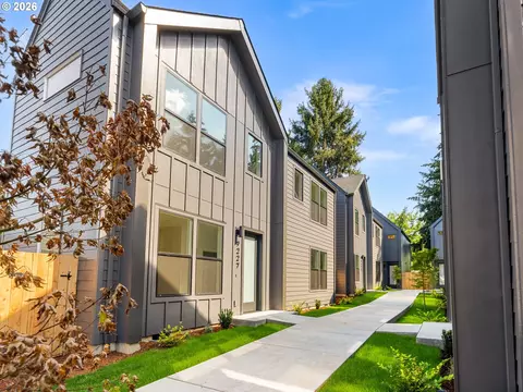 9227 N Seneca St, Portland, OR 97213