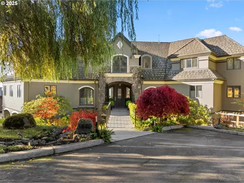 3440 SW Doschview Ct, Portland, OR 97239