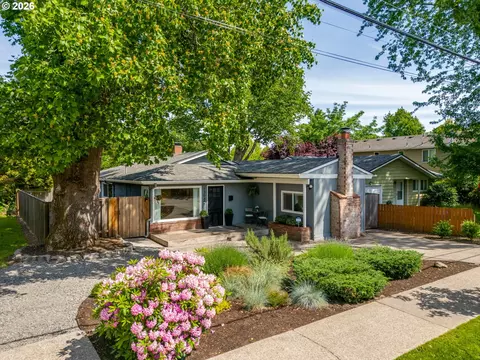 1304 SE 84th Ave, Portland, OR 97216