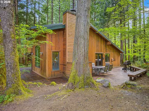 21220 E Crater Ct, Rhododendron, OR 97049