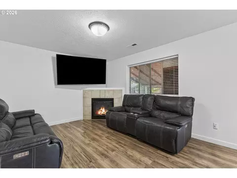 Living - 871 N 20th Way, Cornelius, OR 97113 photo 2 of 3