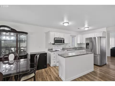 Kitchen - 871 N 20th Way, Cornelius, OR 97113 photo 1 of 6