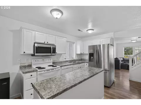 Kitchen - 871 N 20th Way, Cornelius, OR 97113 photo 2 of 6