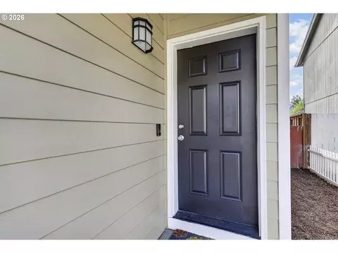 Entry Way - 871 N 20th Way, Cornelius, OR 97113 photo 1 of 2