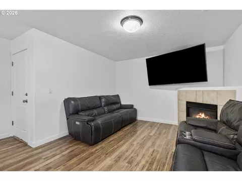 Living - 871 N 20th Way, Cornelius, OR 97113 photo 1 of 3