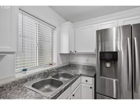 Kitchen - 871 N 20th Way, Cornelius, OR 97113 photo 4 of 6