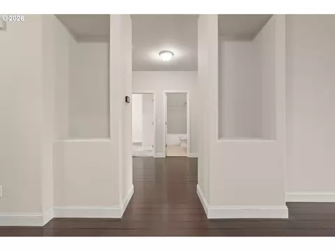 Entry Way - 1190 Peascod Dr, Eugene, OR 97402 photo 2 of 3