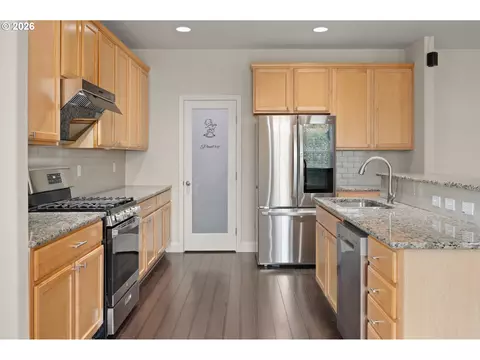 Kitchen - 1190 Peascod Dr, Eugene, OR 97402 photo 1 of 4