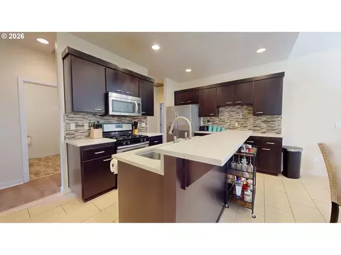 Kitchen - 375 Mia Ln, Eugene, OR 97401 photo 4 of 6